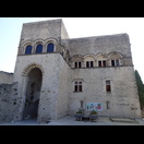 Die Westfassade des Wohntraktes